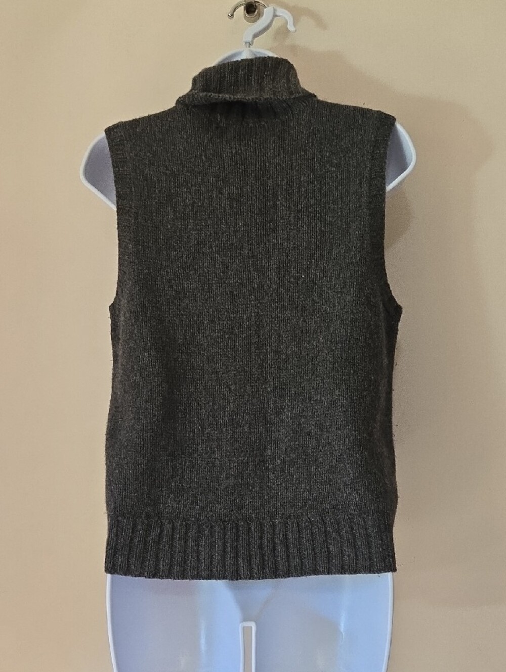 Ralph Lauren Dark Charcoal Gray Turtleneck Sleeveless Sweater with Dog Intarsia. - Picture 5 of 10
